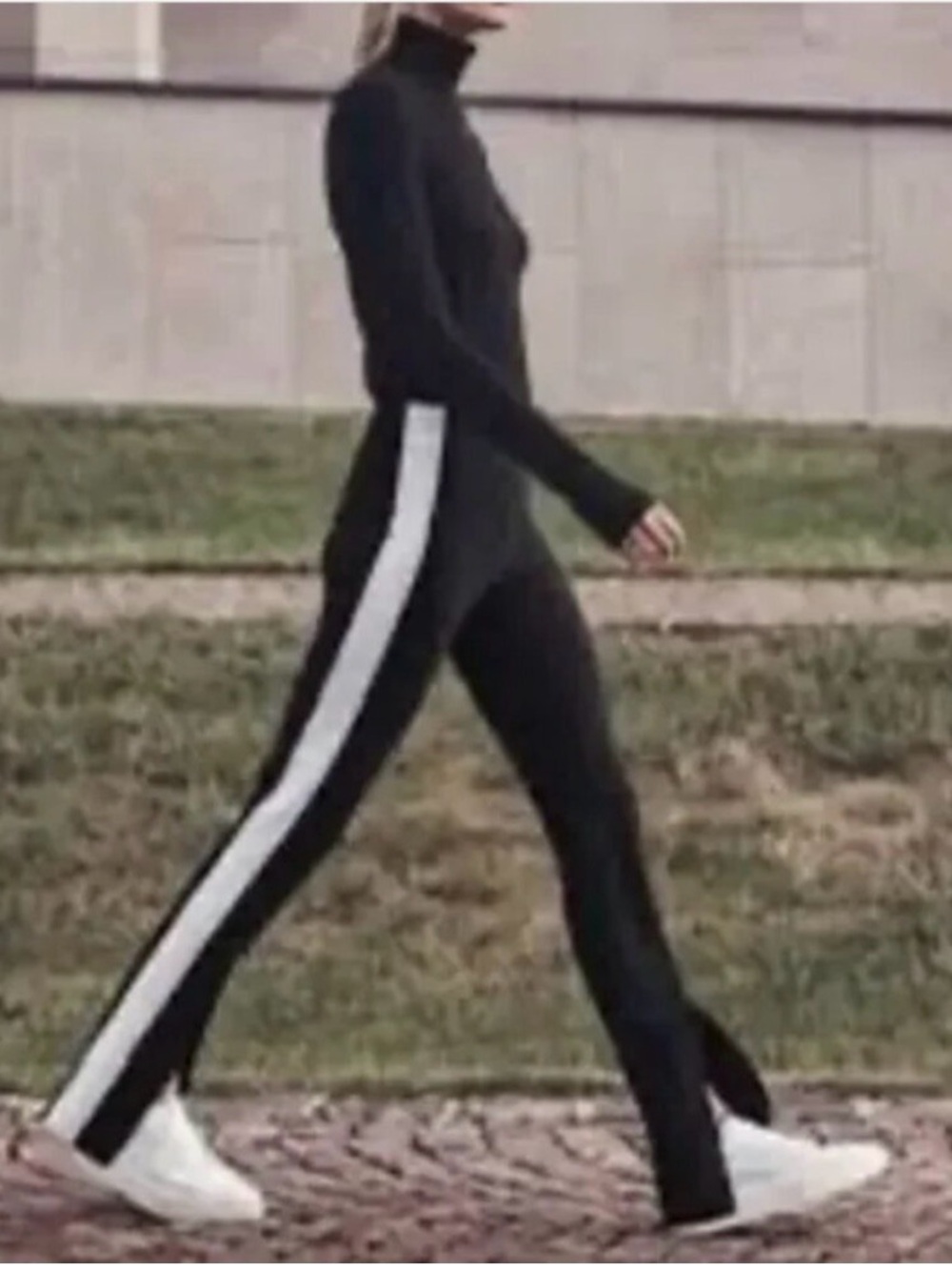 EUC -Athleta Interstellar Tight Black and White Striped Women's
Pants Size 8